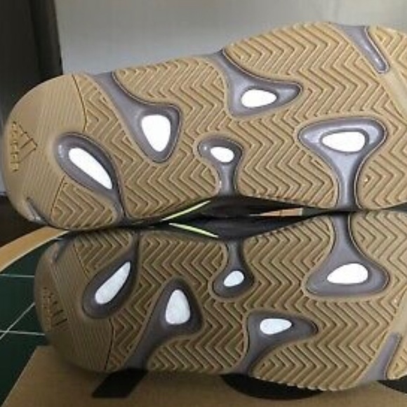 Yeezy boost 700 - Picture 4 of 4